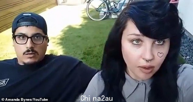 依然强劲?自 2019 年底以来,这位 SoCal 本地人也与她的未婚夫保罗迈克尔保持着断断续续的关系,当时他们住在同一个清醒的生活设施(2021 年拍摄)“class=