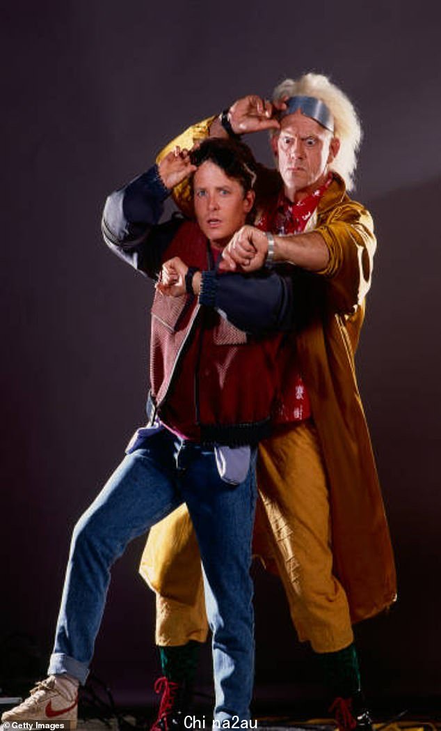 团队:Christopher 和 Michael J. Fox 组成了 Doc Brown 和 Mart McFly 的标志性组合