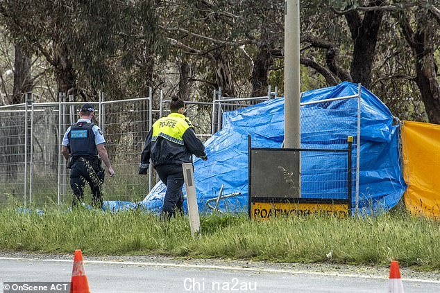 警方称,周六晚上,这些青少年在 Monaro 高速公路 Hume 的丰田轿车中“兜风”(如图)