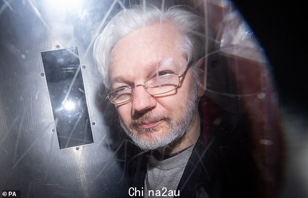 朱利安·阿桑奇上周开始感到不适后,他的 Covid 检测呈阳性(摄于 2020 年 1 月)
