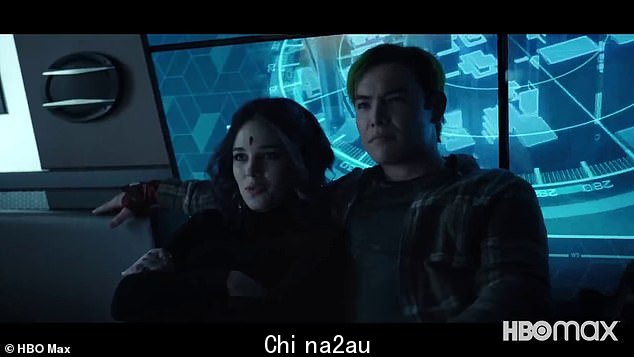 Gar and Rachel: Gar (Ryan Potter) 和 Rachel (Teagan Croft) 问他为什么要拍照,他说这是给 S.T.A.R. 的 Bernard。 Labs,他为他制作了工作人员