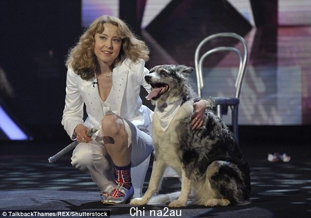 Stars: Tina 和 Chandi 在 2010 年的英国达人秀中让观众惊叹不已,还有 Simon Cowell。 Chandi 仅仅一年后就去世了(如图所示)