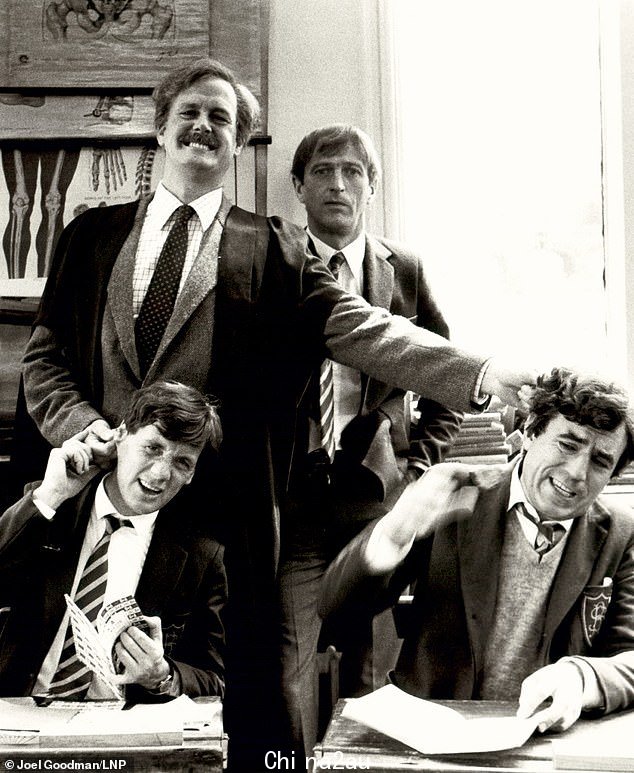 Monty Python - 以 Cleese 为主角 - 是英国最受欢迎的喜剧之一,我nfluential shows