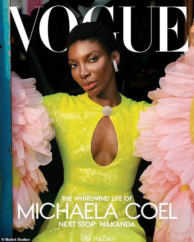 回到她的根源:Michaela Coel 透露她计划在她父亲在加纳的祖传村庄建造一所房子