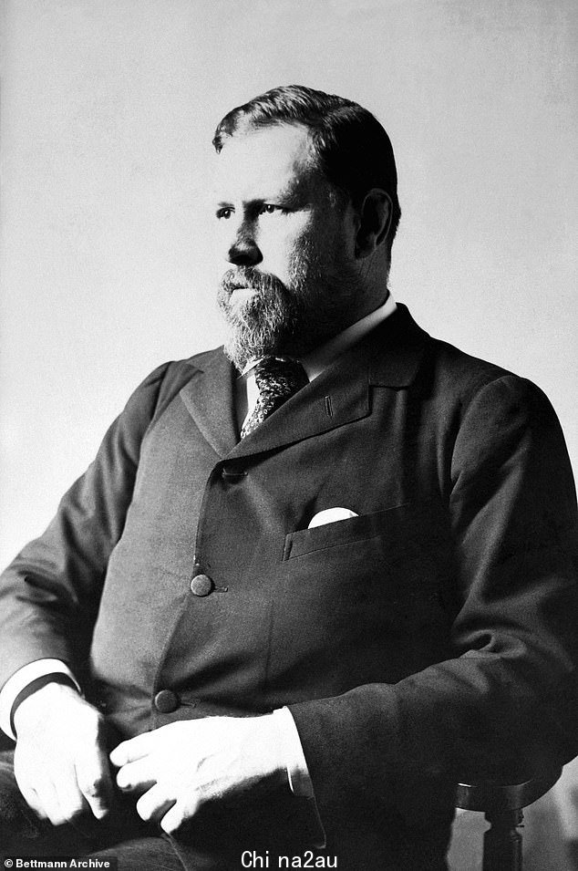 从特兰西瓦尼亚来到英国的邪恶吸血伯爵的故事由布拉姆·斯托克 (Bram Stoker) 撰写并于 1897 年出版,上图:1900 年的斯托克
