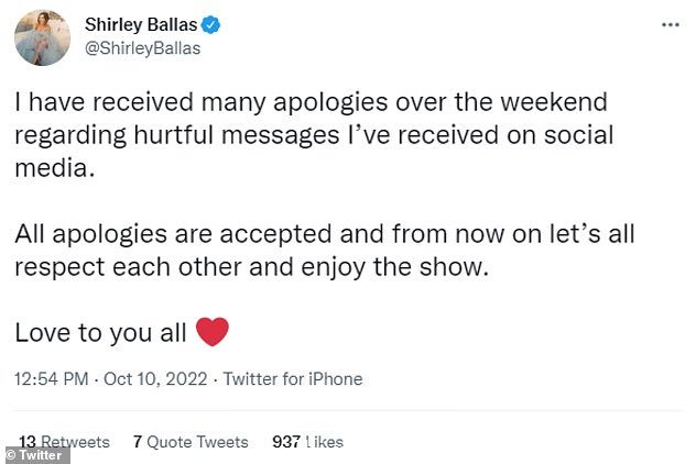 让她说:周一,雪莉在 Twitter 上对强烈反对作出反应,并说她收到了“许多道歉”