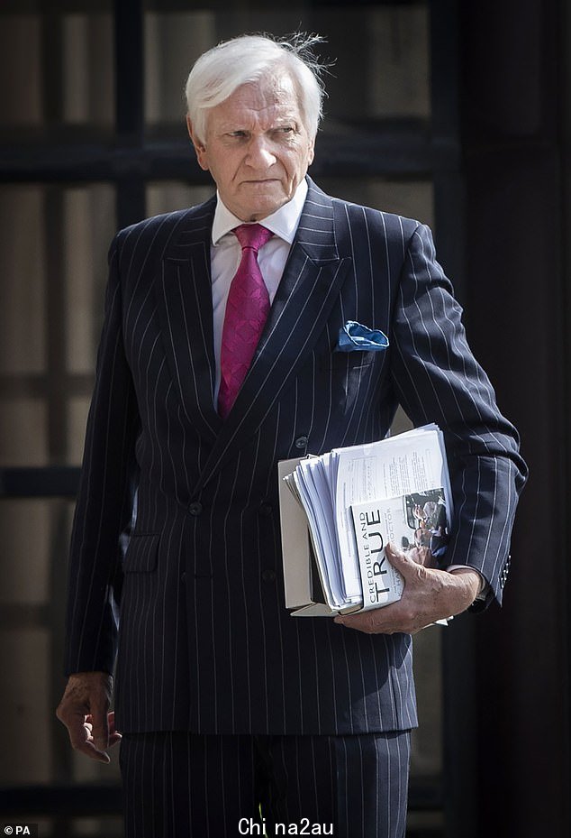 但他的表现遭到前保守党议员 Harvey Proctor 的抨击,他的生活被苏格兰场的米德兰行动颠覆了