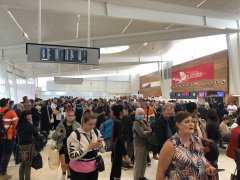 阿德莱德机场也发生了安保违规，乘客必须重新过安检