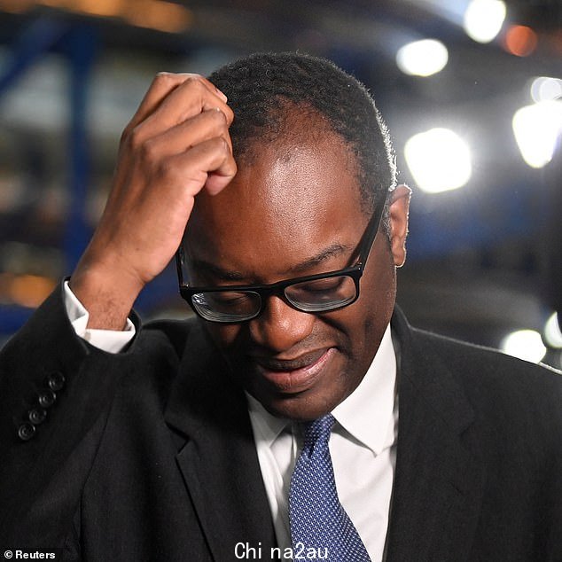 Kwasi Kwarteng 将不得不削减 600 亿英镑的公共支出,以控制政府借款,今天的一份报告警告说(图片在 10 月 3 日的保守党会议上)