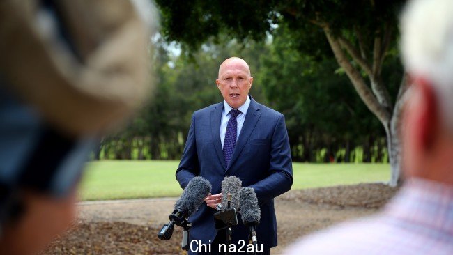 反对党领袖 Peter Dutton 指责 Monique Ryan 博士未能在第三阶段减税中表明她的立场在竞选期间。图片 NewsWire / David Clark