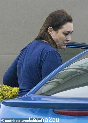 Sarah-Jane Lodington 自从与囚犯的 X 级文本曝光以来第一次看到