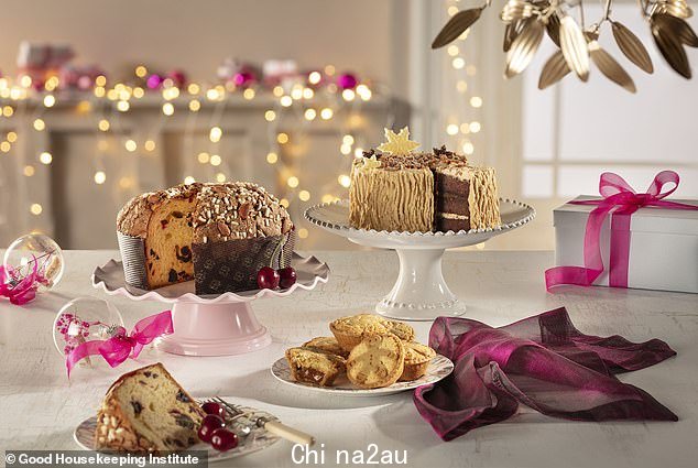 Sainsbury 的美味樱桃和杏仁 10 英镑产品获得最佳冠军t panettone category