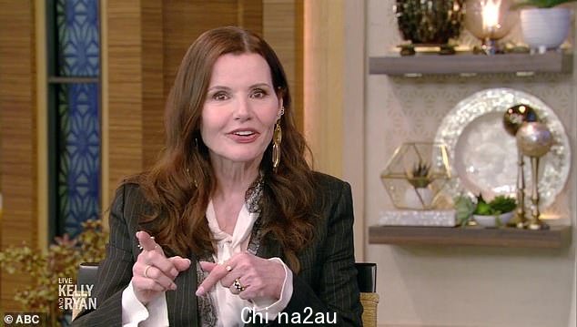 战略成功:幸运的是,由于 Geena 已经是一名模特,她已经有她的内衣照片