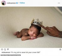 尼克·坎农在为第 11 个孩子的出生做准备时分享了新生女儿的可爱照片