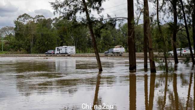 在新南威尔士州被洪水困住的车辆内发现一名男子死亡。图片：NCA NewsWire / Dylan Coker