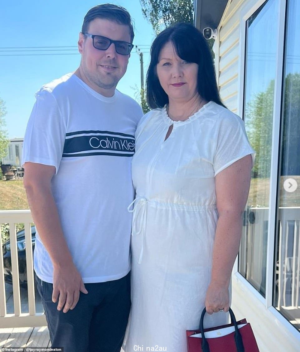 悲剧:Martin McCutcheon 的兄弟 Laurence John (LJ) 和他 49 岁的未婚妻 Jay Eaton 的最终形象已经浮出水面,当时网站设计师在 31 岁时突然“没有医学解释”去世