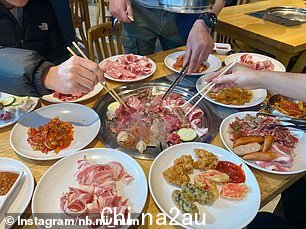 餐厅供应和牛和安格斯牛肉、上等猪肉、鸡肉、热食、冷食、沙拉、酱汁、调味品、热饮和甜点