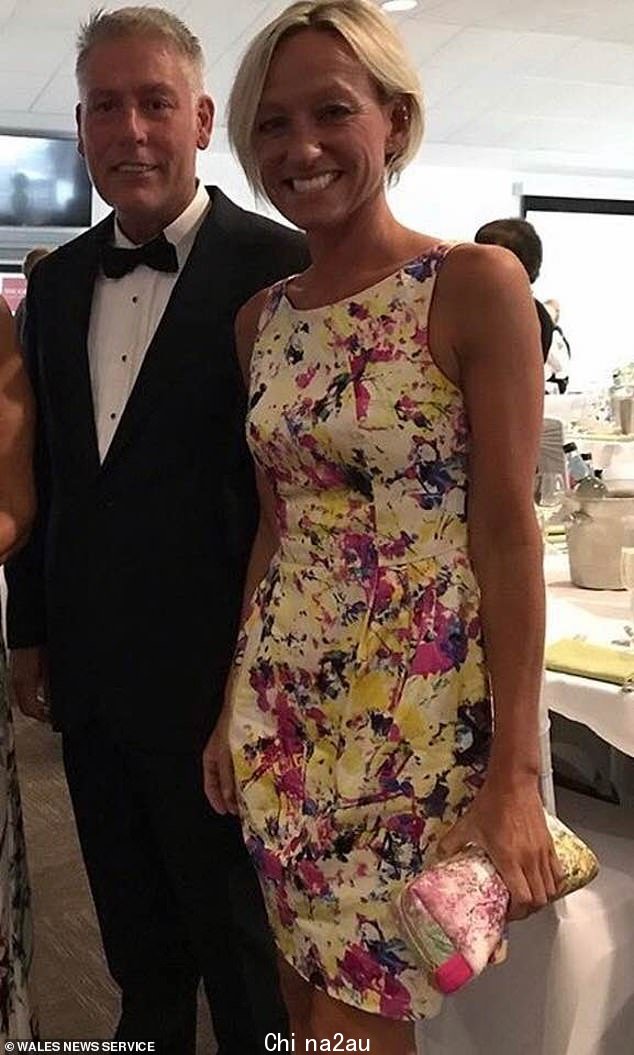 Wignall 和 Dodsworth 小姐在一起,他在长达 9 年的虐待活动中一直在追捕她。谈到磨难时,她说:“对我来说,这不是惩罚或监禁,而是关于摆脱虐待关系,并活着出去。” class=