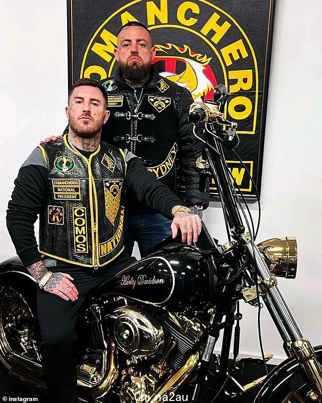 Allan Meehan 和 Jesse Vella (如图),在他们都是 Rebels 时成为朋友,在竞争对手俱乐部的新主席诱使 Rebels 的“皇室成员”修补后,他们现在联合为 Comanchero