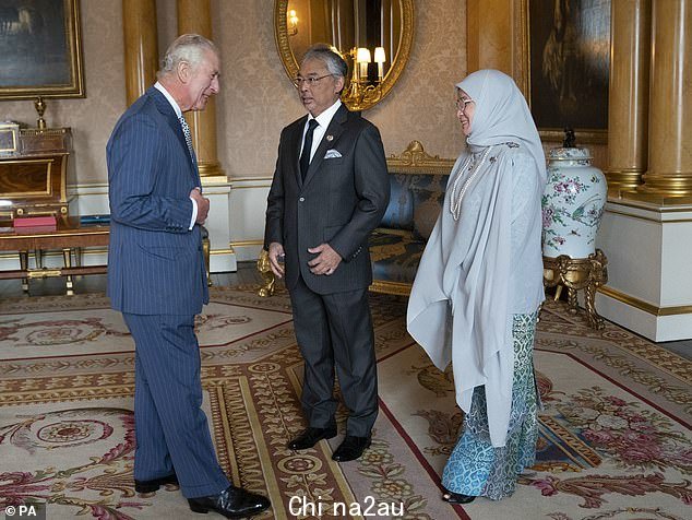国王今天下午在白金汉宫与杨迪-帕尔图阿贡十六世和 Raja Permaisuri Agong 举行了会见。