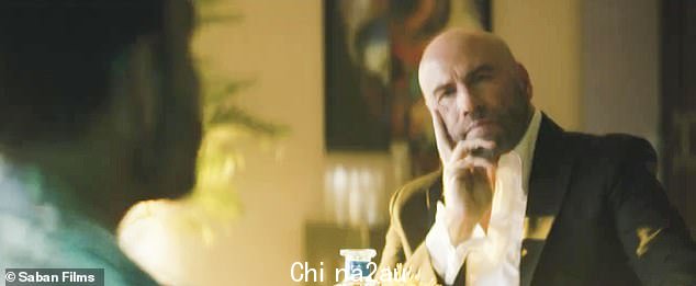 坏人:'他正在追踪一条真正的赏金鲸,'他继续说道,因为特拉沃尔塔的犯罪领主第一次出现在屏幕上。多尔夫的角色揭示了特拉沃尔塔的角色是“中西部最大的冰毒行动”