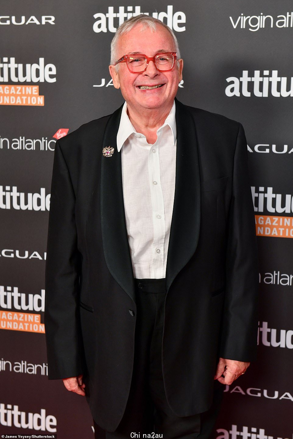 Happy: Christopher Biggins 对着镜头摆出灿烂的笑容