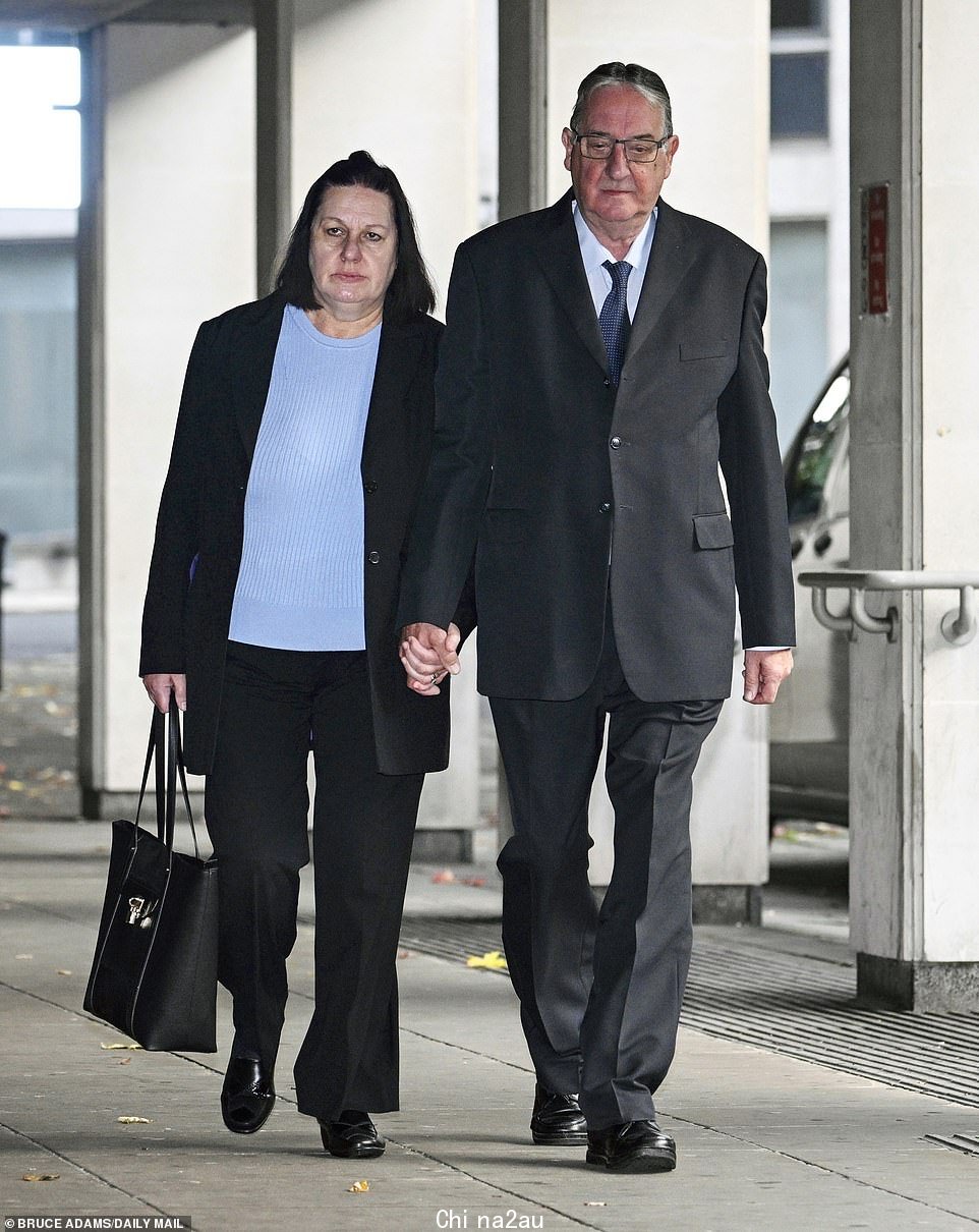 Lucy Letby、Susan 和 John Letby 的父母,抵达曼彻斯特皇家法院