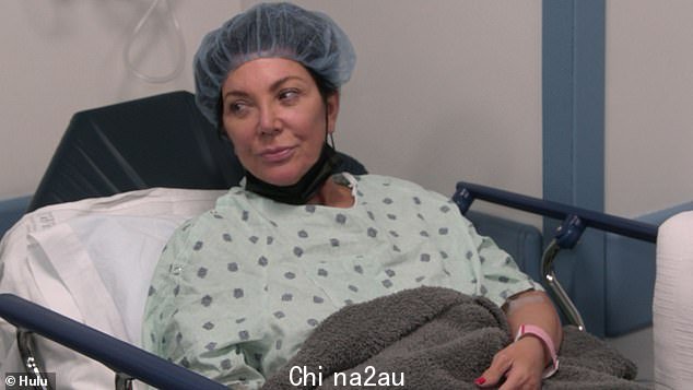 更多手术:在告诉家人她必须接受髋关节置换手术时,Kris Jenner 透露她也在考虑更多的手术......包括隆胸和整容