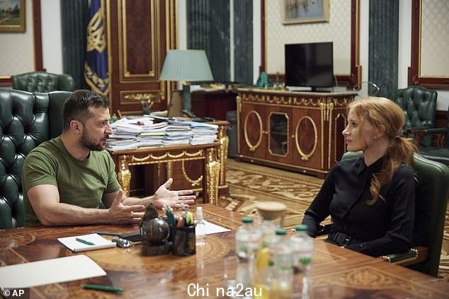 Video game: Jessica 说被护送去见 Zelenskyy 感觉就像在玩电子游戏