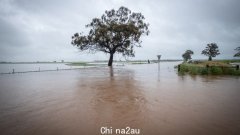 维多利亚州的洪水恶化，成千上万的居民被告知“立即”撤离并搬到更高的地方