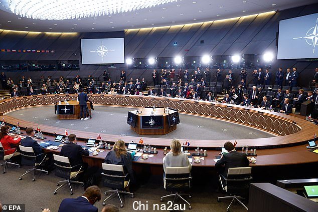 北约国防部长在布鲁塞尔开会,讨论对乌克兰的军事援助,在会议之前计划即将举行的核演习