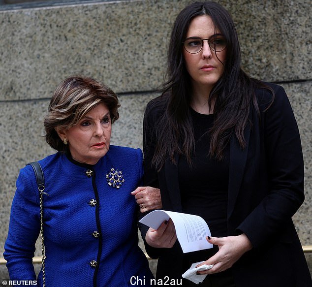 Kelsey Harbert 和她的律师 Gloria Allred 星期四。她说他逃脱了正义