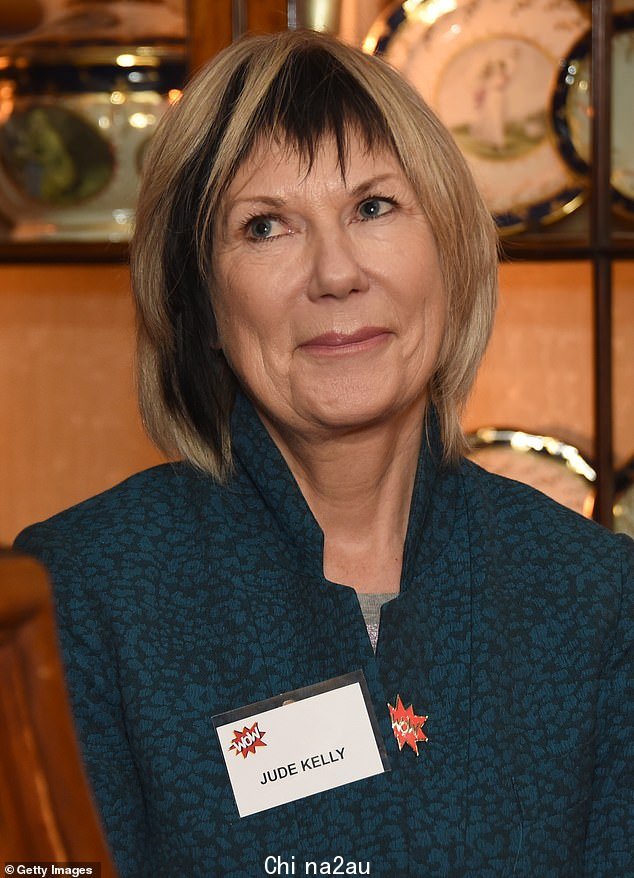 Jude Kelly CBE (如图),英国戏剧导演、制片人和女权主义者,也被认为是卡米拉的亲密女孩帮派