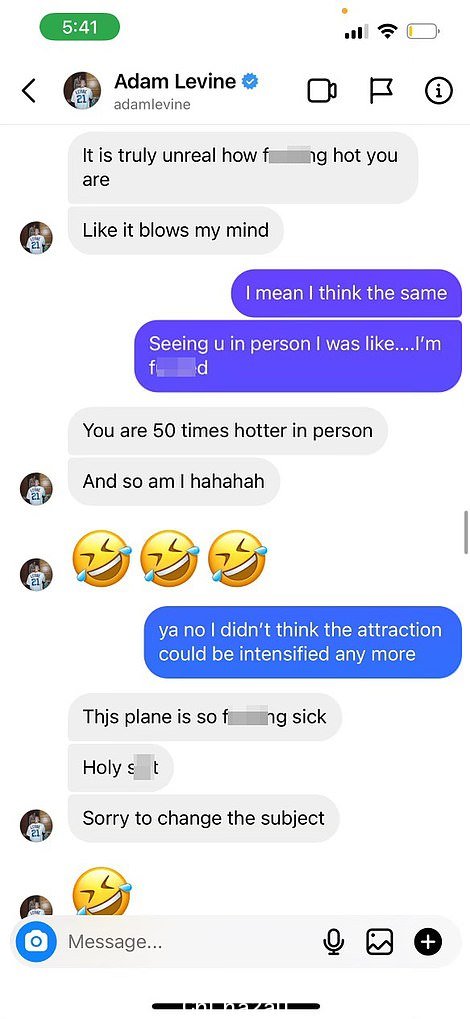 Raunchy: Stroh 分享了他们调情的截图Instagram 上的交流,其中一位歌手承认他对她的“火辣”感到震惊” class=
