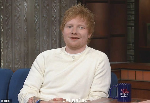 女王照片:Ed Sheeran 分享了他与已故女王伊丽莎白二世的幽默照片背后的故事,以及她的金禧纪念日在 CBS 脱口秀节目中宣传他的世界巡演时以惊人的方式激发了他的音乐