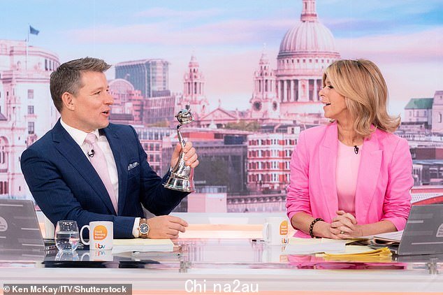 工作模式:美女,与主持人 Ben Shephard 并肩而坐在 NTA 度过了一个深夜之后,她如何为她的展示职责感到新鲜