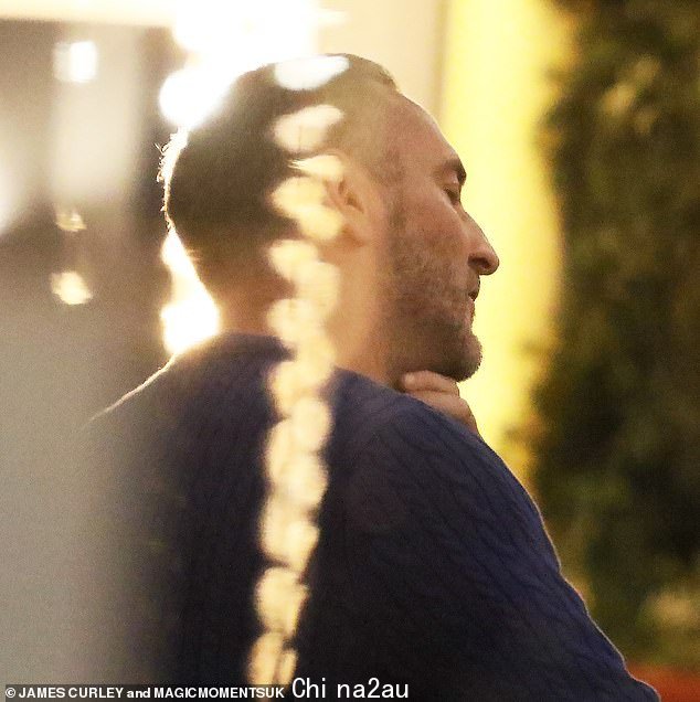 疼痛ul:Will 摸了摸他的脖子,暗示他在这周出现流感样症状后感到有些疼痛