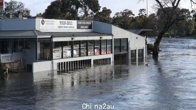 Anglers Tavern, Maribyrnong,被洪水淹没。图片:NCA NewsWire /大卫·克罗斯林
