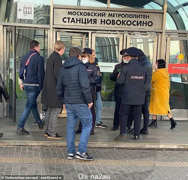 在莫斯科和圣彼得堡被普京的征兵俘虏围捕以进行战争动员