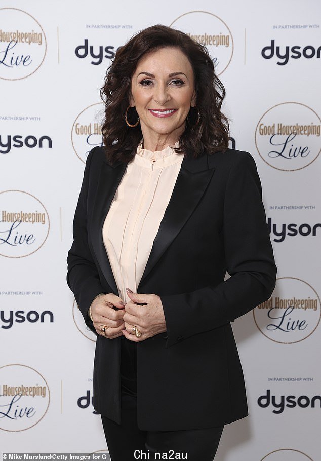 Looing good:雪莉·巴拉斯 (Shirley Ballas) 上周五与戴森合作在伦敦卡尔顿别墅露台举行的 Good Housekeeping Live 活动中露出了勇敢的表情