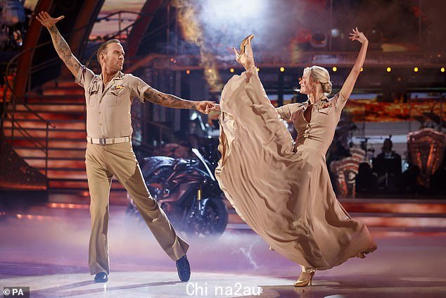 Matt Goss(与 Nadiya Bychkova 合照)说挑战f 参加 Strictly Come Dancing 已经提高了他的姿势和身体信心