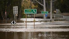 维州洪水：男子死于自家后院积水；70多岁女子获救