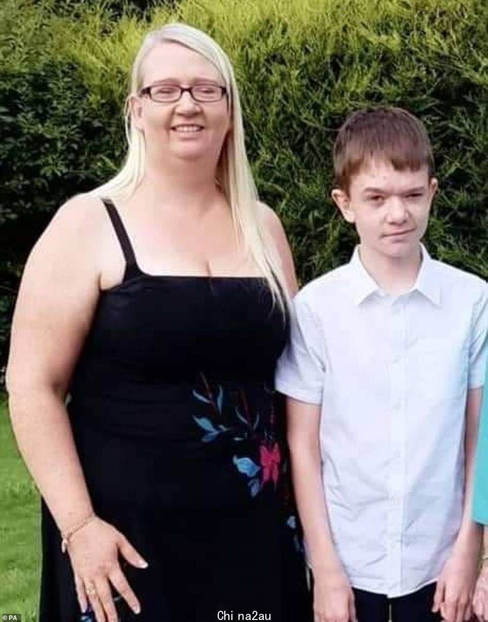 Catherine O'Donnell,39 岁,和她 13 岁的儿子 James Monaghan,Applegreen 加油站爆炸的十名遇难者中的两人