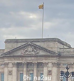 他要到 2027 年才能搬进白金汉宫(如图),而装修工作仍在继续