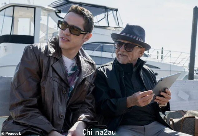 First-look: Peacock 发布了 Pete Davidson 的新半自传系列 Bupkis 的第一眼照片,该剧还由 79 岁的 Joe Pesci 主演,他扮演喜剧演员的祖父
