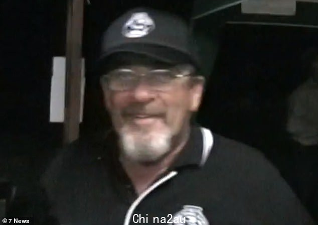 在他们被谋杀前不到两年,Mackay 女士和 Greg Hosa 在皇家复活节展上获得了两个一等奖和两个二等奖,其中包括为他们三岁的马 Champagne Charley 准备的一条蓝丝带