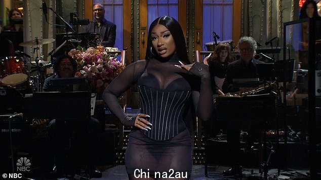 嘉宾主持人:Megan Thee Stallion,27 岁,是最新一期周六夜现场的主持人和音乐嘉宾