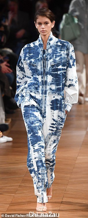 Kaia 为 2019 年巴黎时装周的 Stella McCartney 走秀