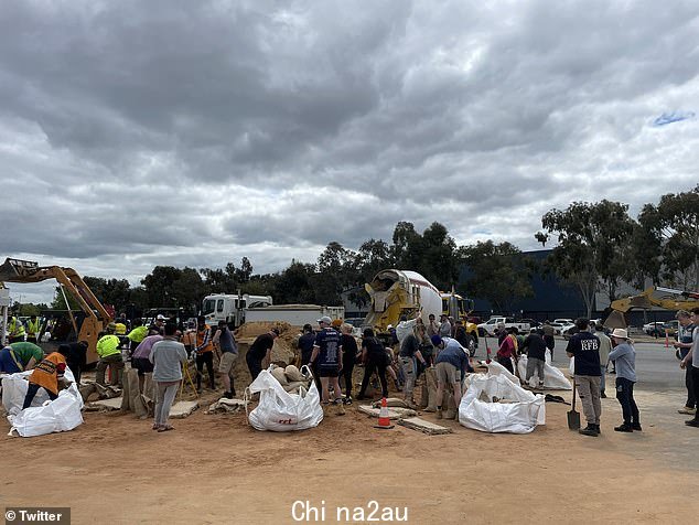 由于洪水持续,维州 Shepparton 地区中心的居民已被命令撤离nue to rise