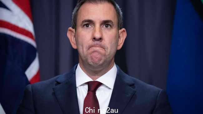 财政部长 Jim Chalmers 警告说,澳大利亚毁灭性的洪水事件将进一步增加生活成本压力和下周的联邦预算。图片:NCA NewsWire / Gary Ramage